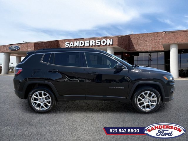 Used 2023 Jeep Compass Latitude AWD/4WD image 2