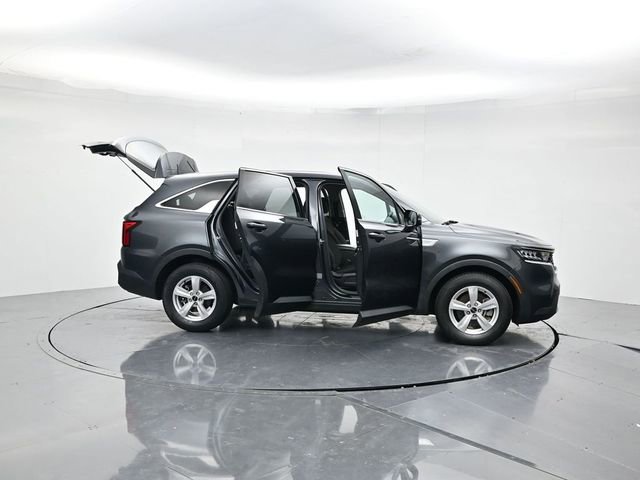 Used 2023 Kia Sorento LX image 51