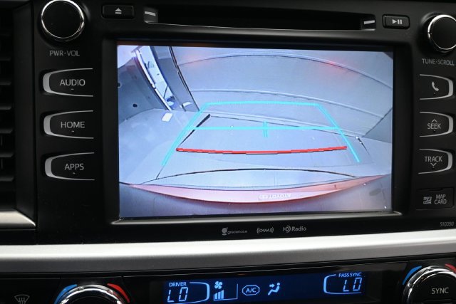 Used 2019 Toyota Highlander SE AWD/4WD image 12