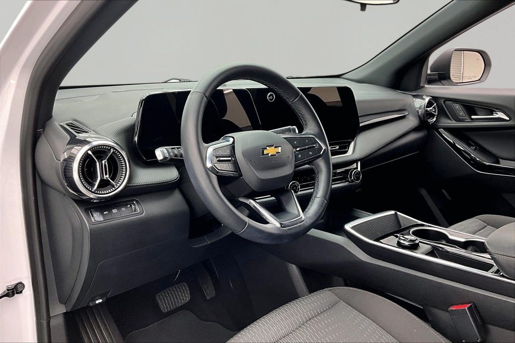 Used 2026 Chevrolet Equinox LT AWD/4WD image 14