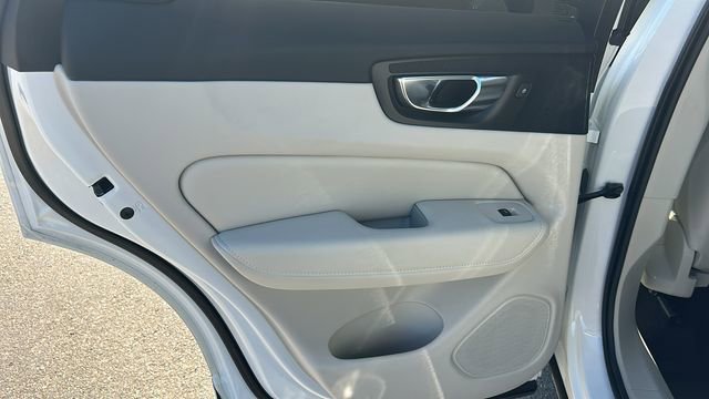 Used 2021 Volvo XC60 T5 Momentum w/ Advanced Package image 14