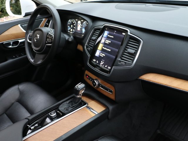 Used 2022 Volvo XC90 T6 Momentum w/ Climate Package AWD/4WD image 12