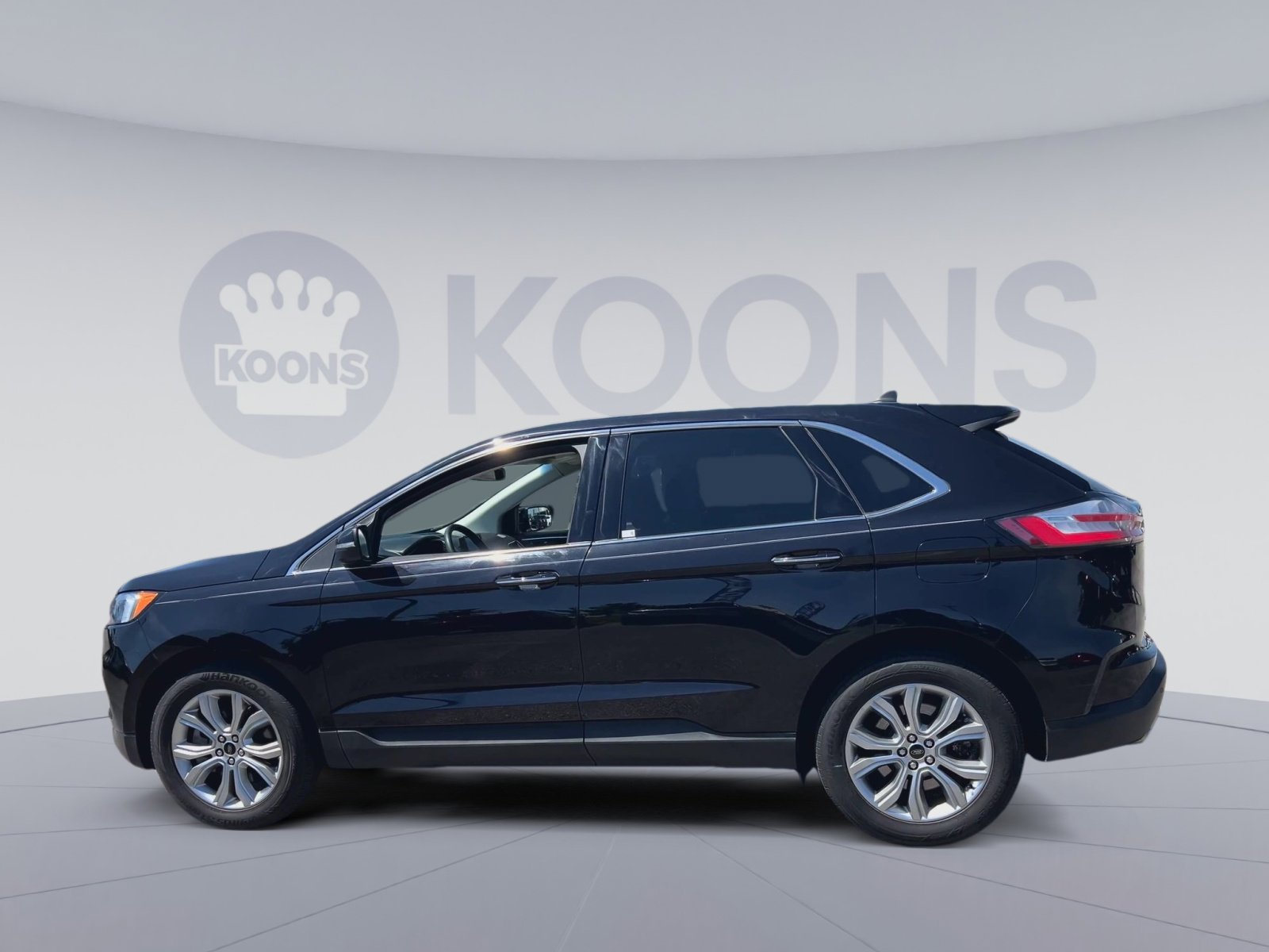 Certified 2023 Ford Edge Titanium w/ Cargo Accessory Package AWD/4WD image 8