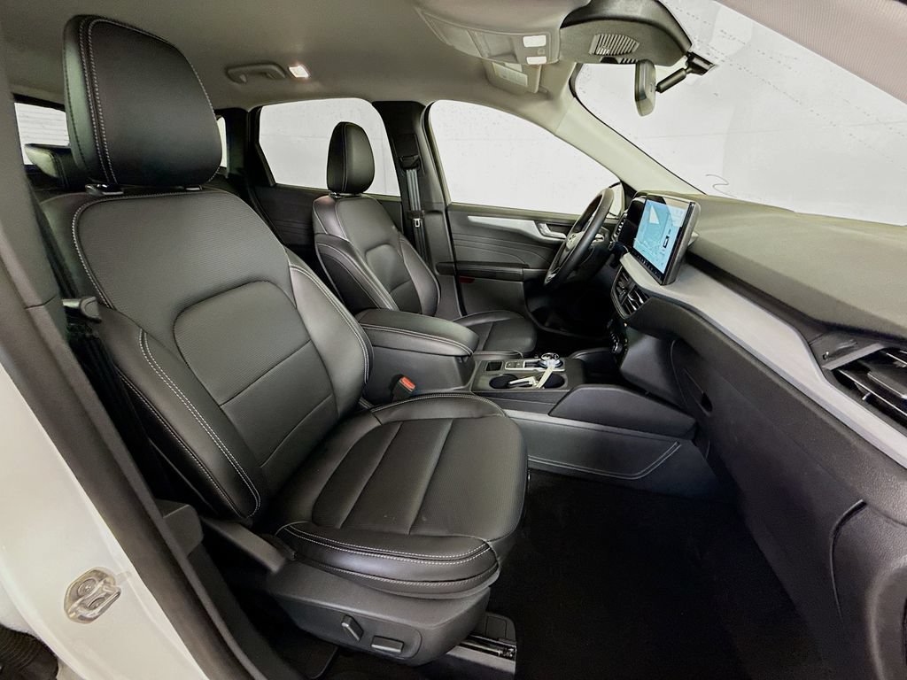 Certified 2025 Ford Escape Platinum FWD image 28