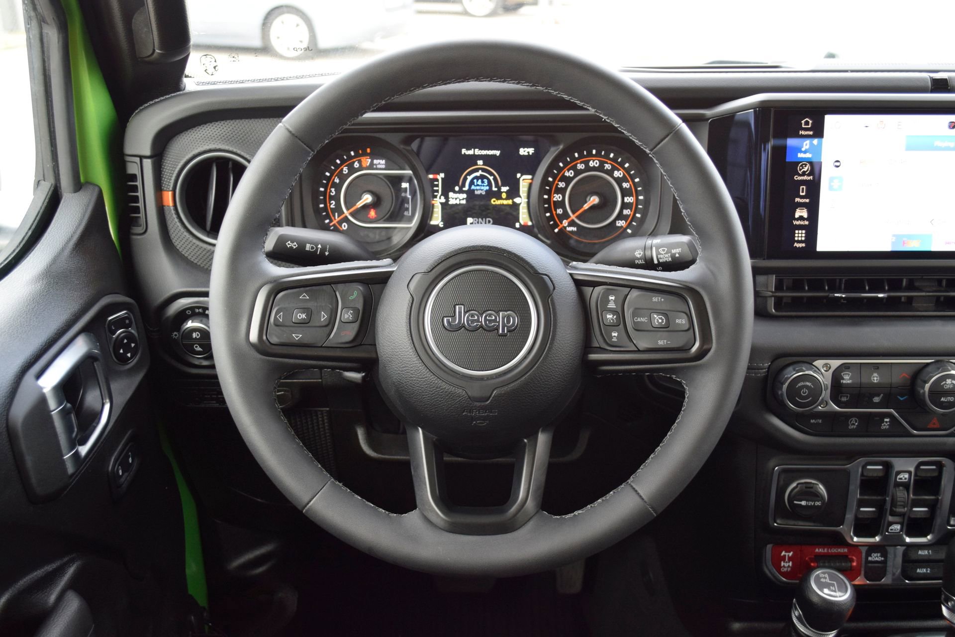 Used 2025 Jeep Gladiator Mojave w/ Convenience Group AWD/4WD image 8