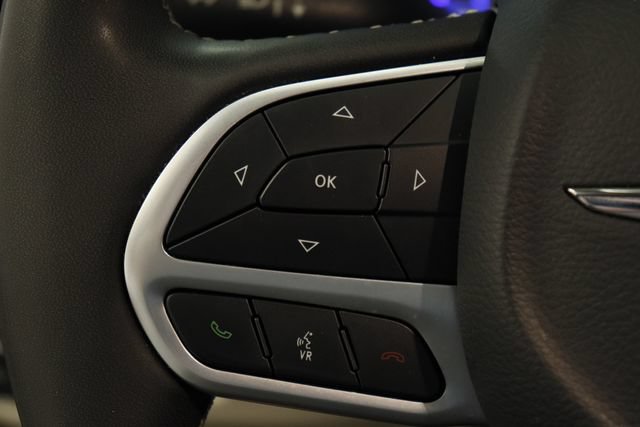 Used 2024 Chrysler Pacifica Touring-L FWD image 14