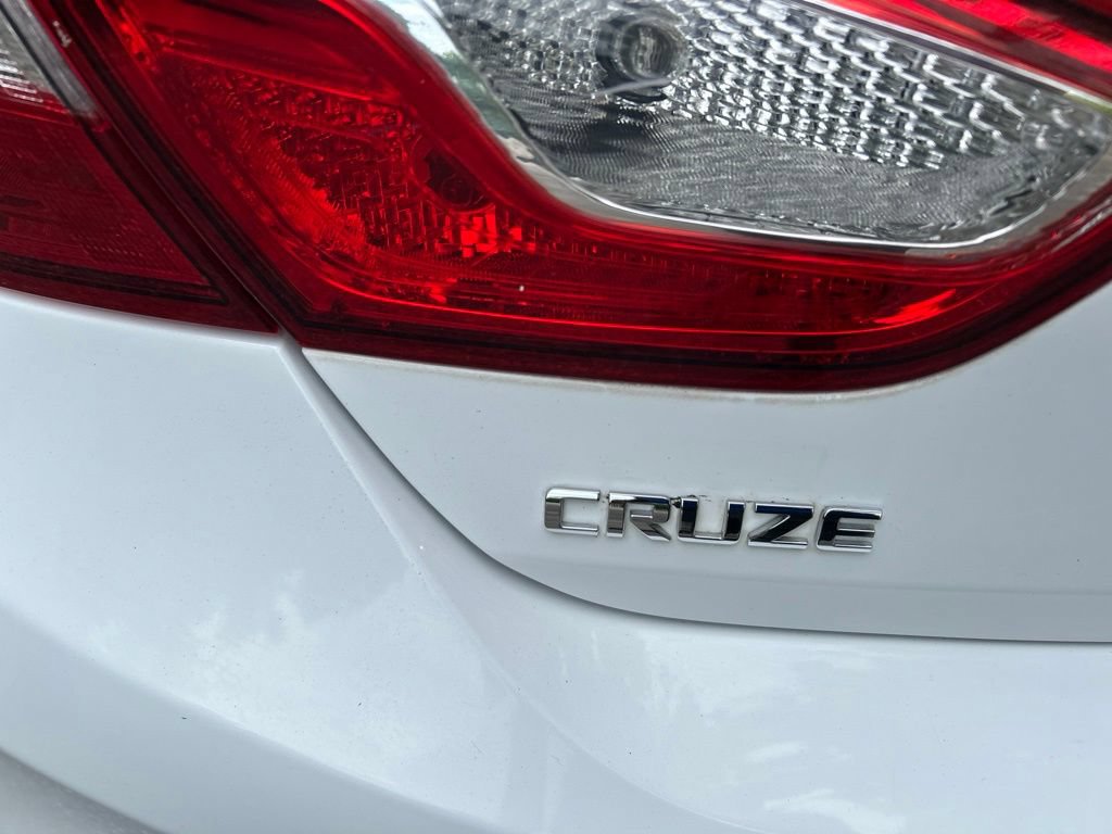 Used 2017 Chevrolet Cruze LT w/ Sun And Sound Package FWD image 12
