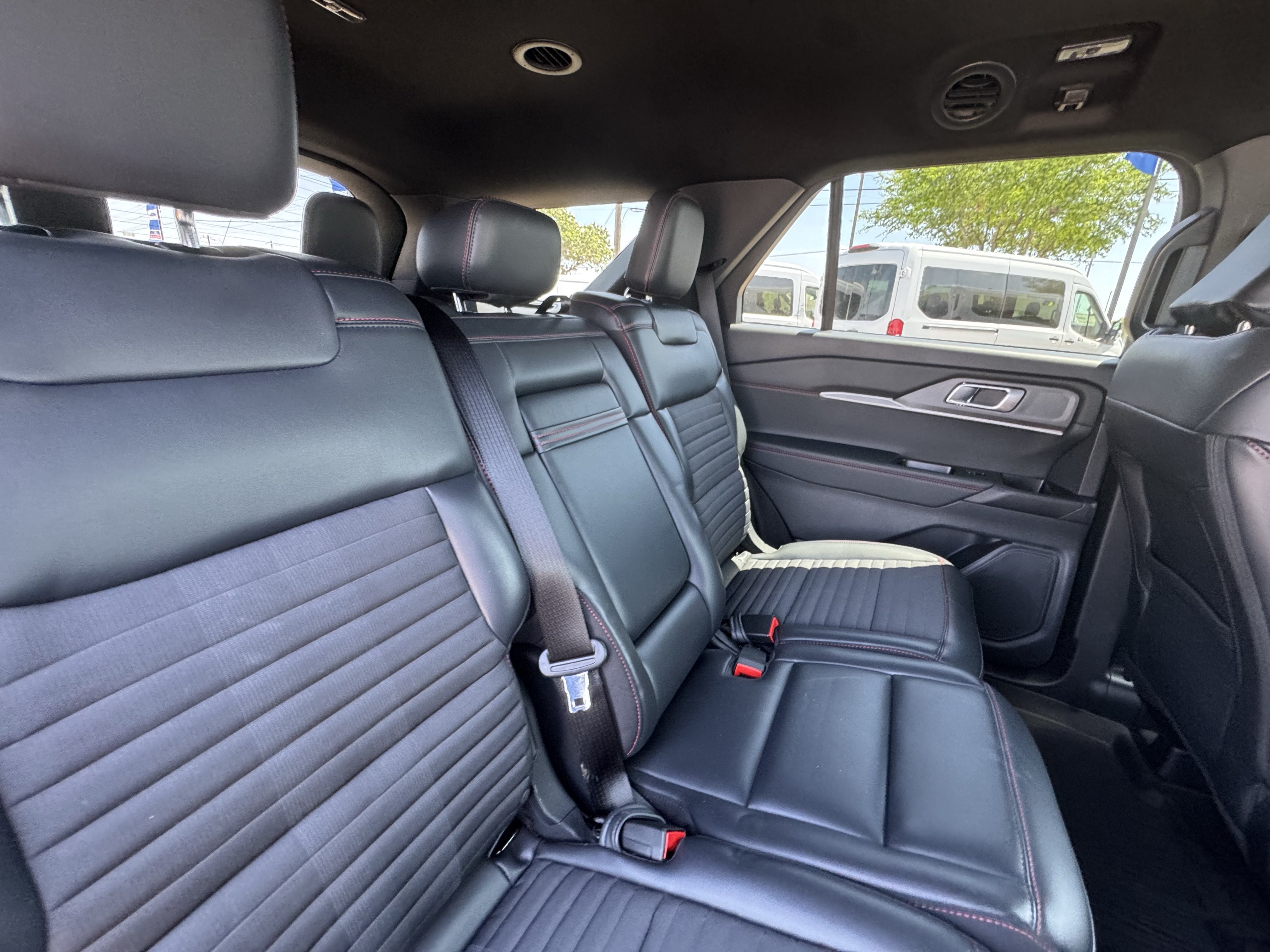 Certified 2025 Ford Explorer ST-Line RWD image 32