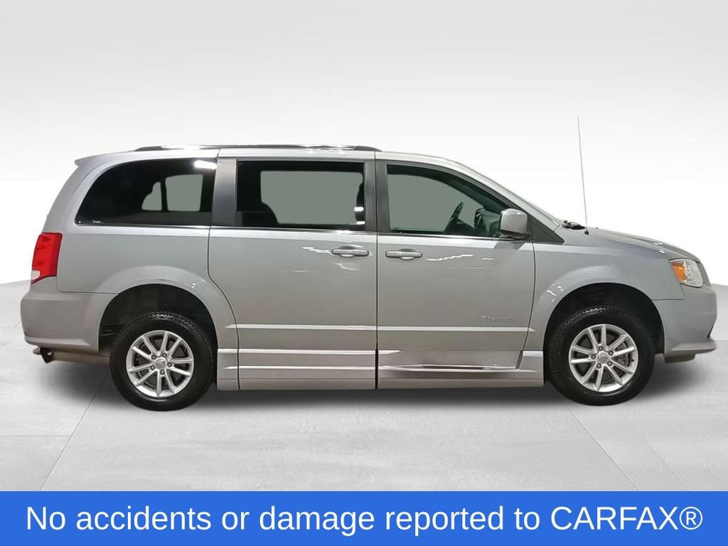 Used 2018 Dodge Grand Caravan SXT FWD image 2