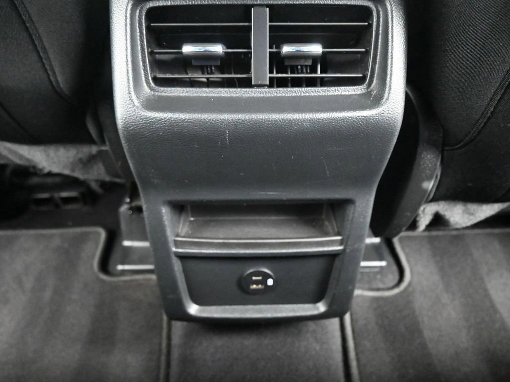 Certified 2022 Ford Edge SE w/ Black Appearance Package image 48