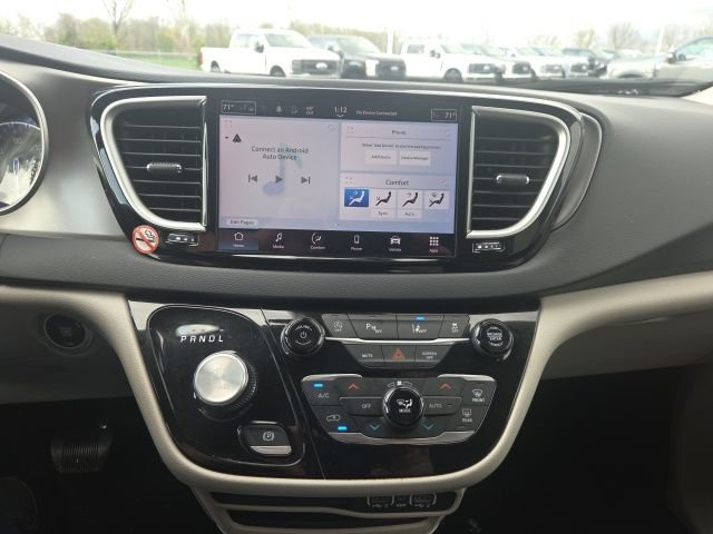 Used 2023 Chrysler Pacifica Touring-L FWD image 33