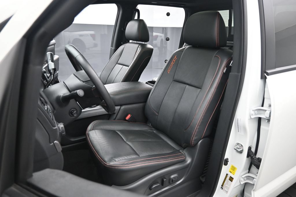 Used 2021 Nissan Titan PRO-4X w/ Pro-4x Convenience Package AWD/4WD image 8