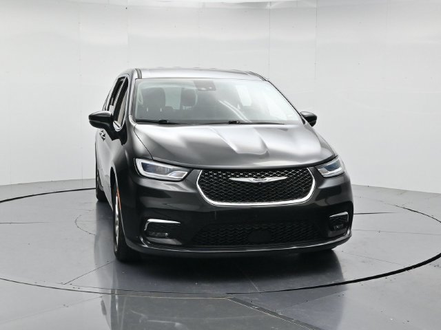 Used 2023 Chrysler Pacifica Touring-L FWD image 4