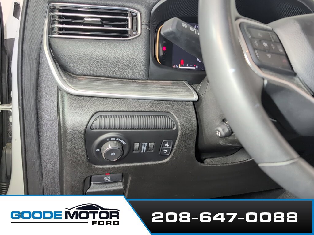 Used 2024 Jeep Wagoneer L Series II AWD/4WD image 13