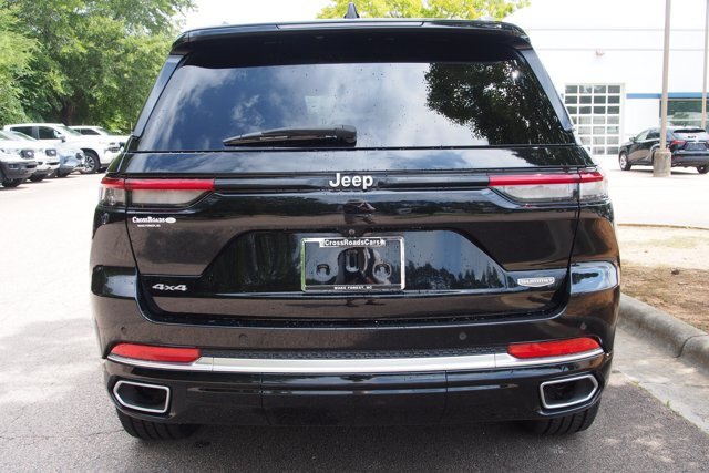 Used 2023 Jeep Grand Cherokee Summit AWD/4WD image 6