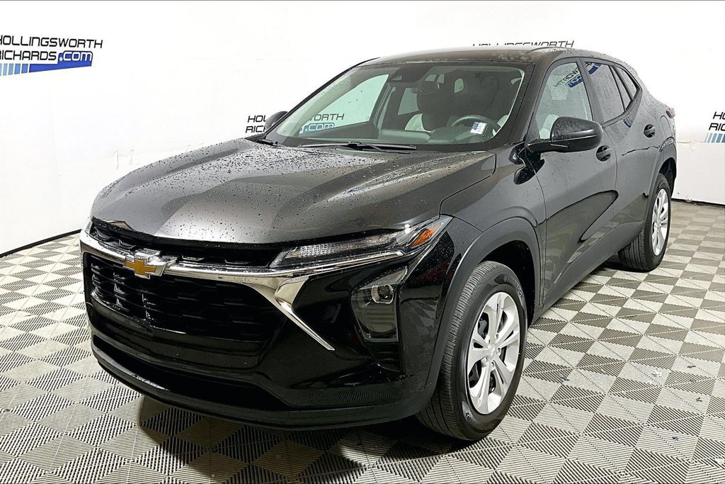 Used 2025 Chevrolet Trax LS