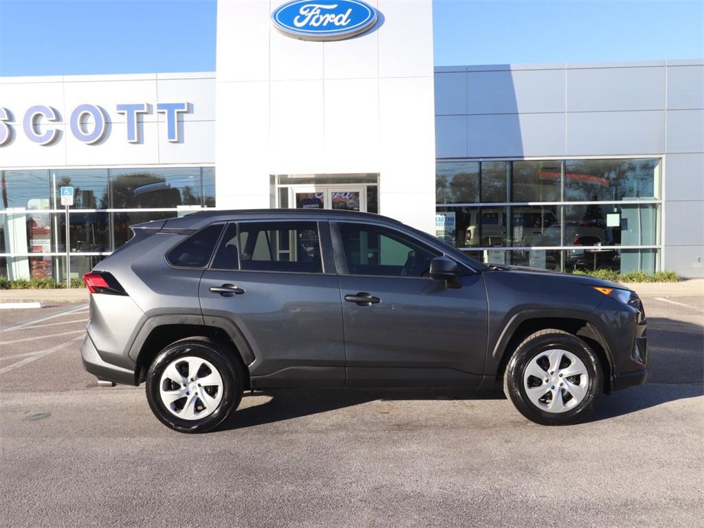 Used 2020 Toyota RAV4 LE image 13