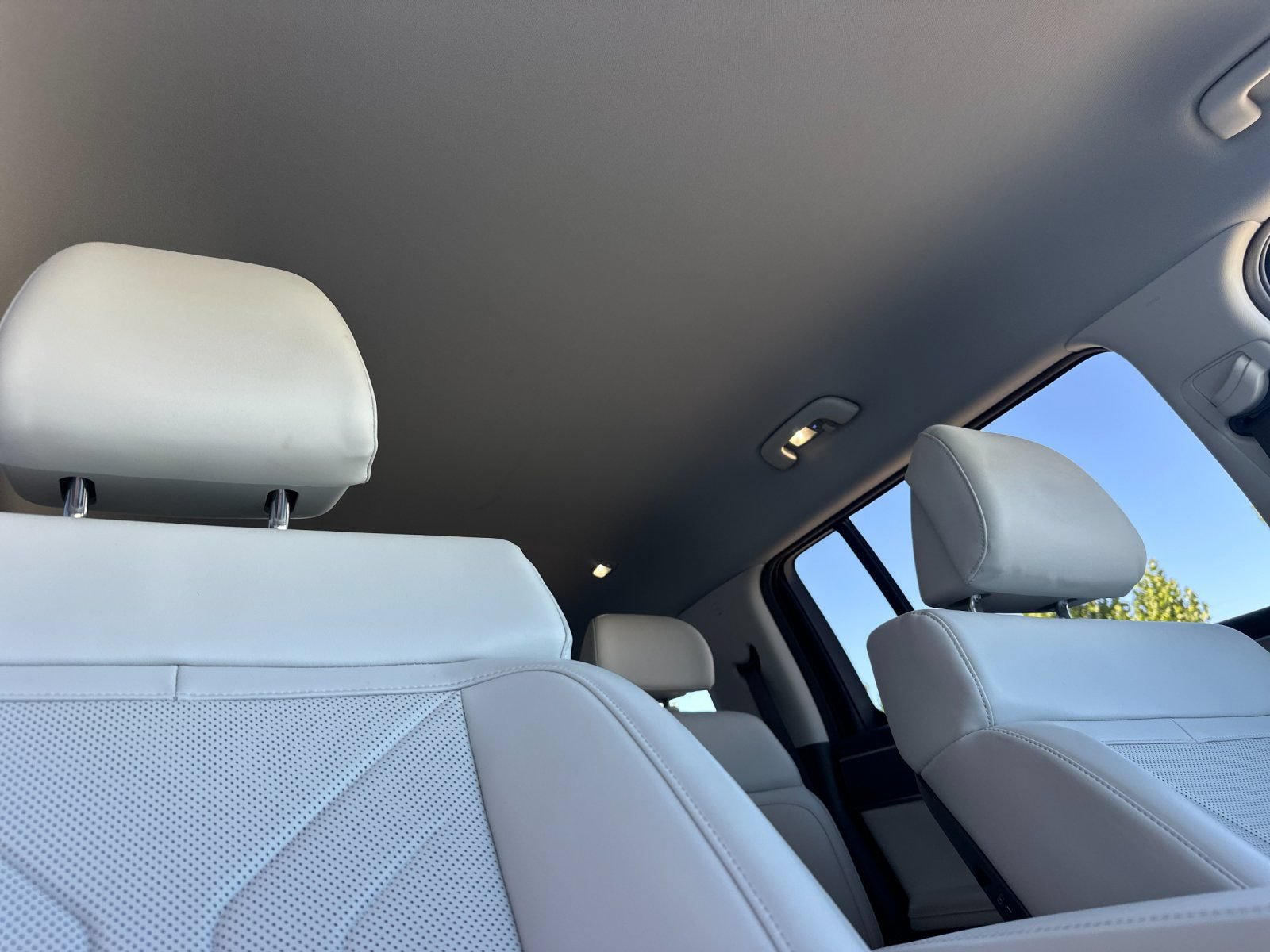 Used 2025 Hyundai Santa Fe SEL FWD image 18