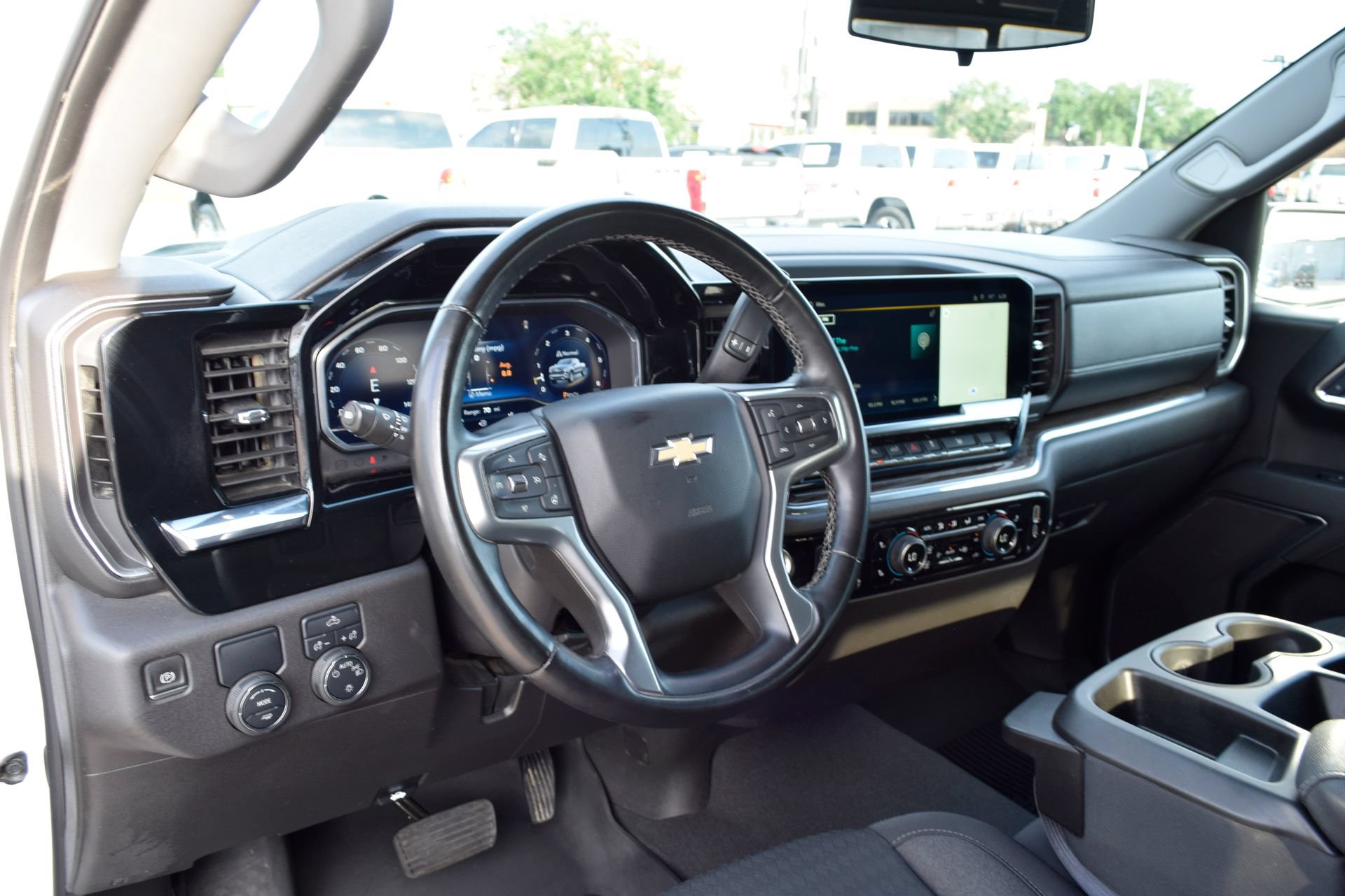 Used 2024 Chevrolet Silverado 1500 LT w/ Convenience Package II RWD image 16