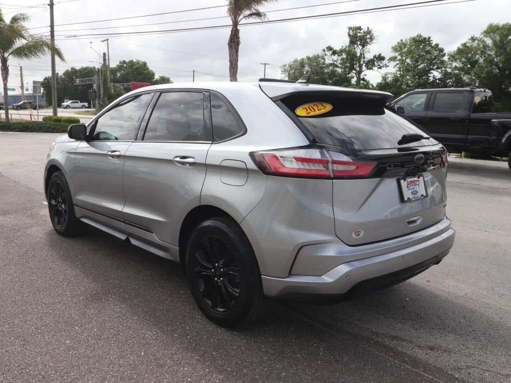 Certified 2023 Ford Edge SE w/ Black Appearance Package image 3
