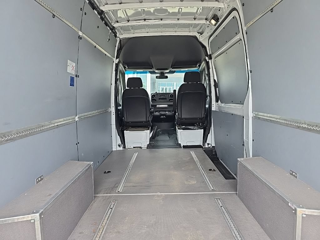 Used 2024 Mercedes-Benz Sprinter 2500 image 10