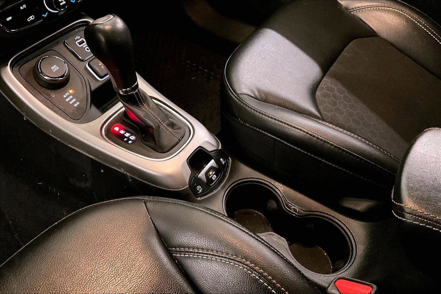 Used 2018 Jeep Compass Latitude w/ Popular Equipment Group image 16