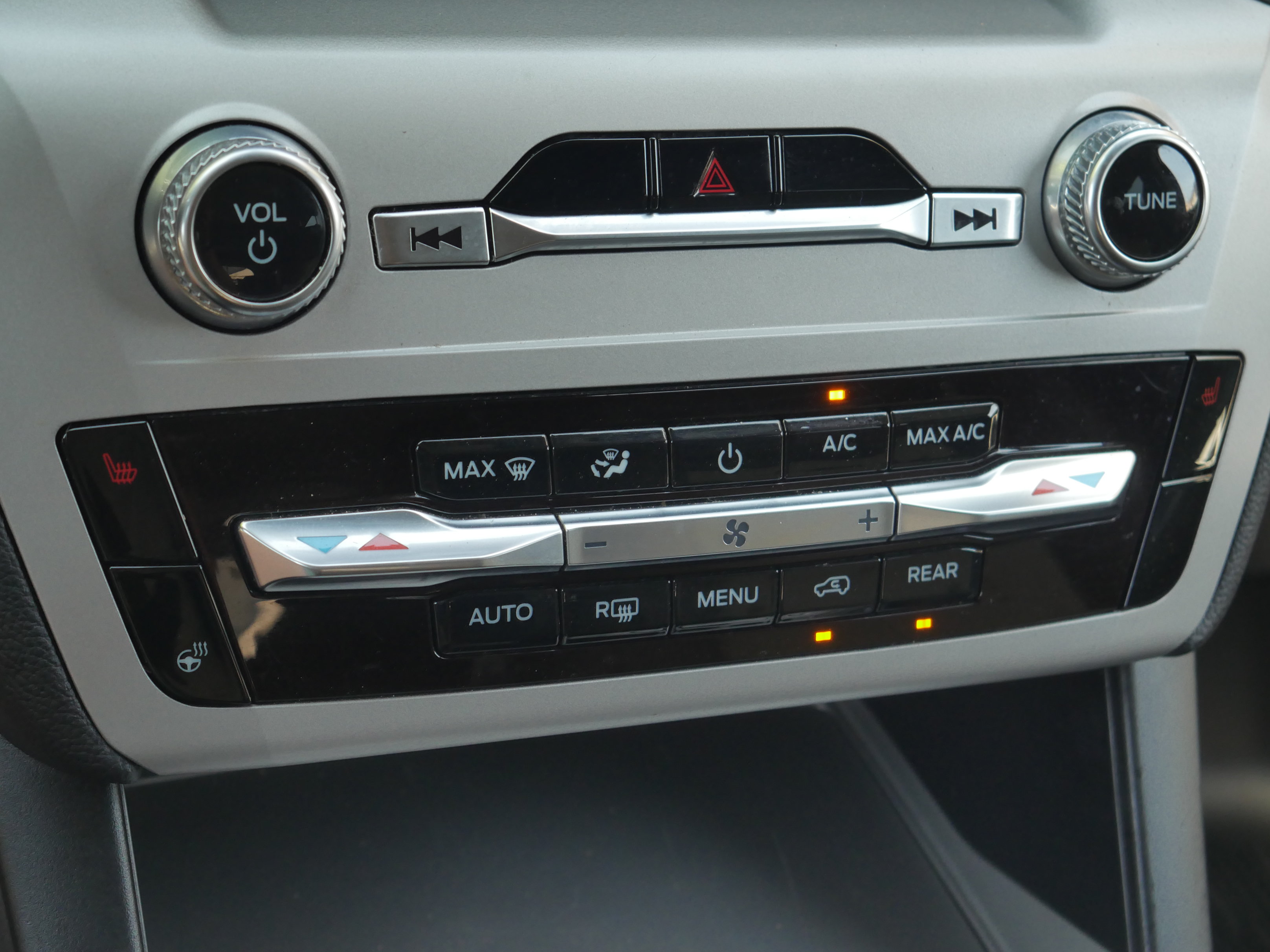Certified 2023 Ford Explorer XLT w/ Equipment Group 202A AWD/4WD image 14