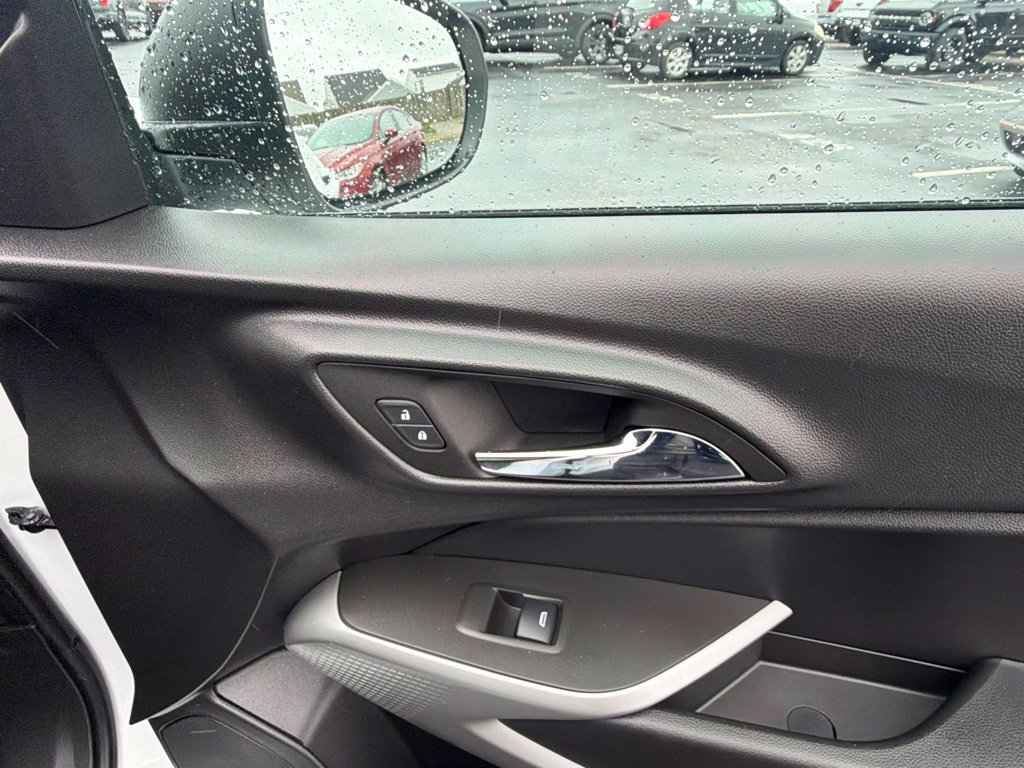 Used 2024 Chevrolet Trax LS FWD image 41