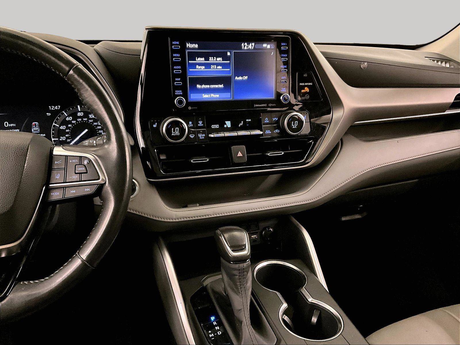Used 2020 Toyota Highlander XLE AWD/4WD image 6
