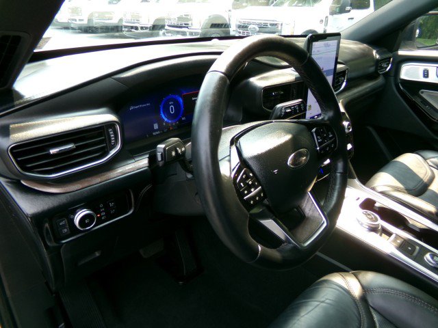 Certified 2023 Ford Explorer Platinum w/ Premium Technology Package AWD/4WD image 12