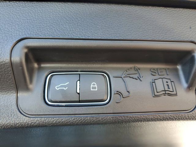 Certified 2023 Ford Explorer XLT image 9