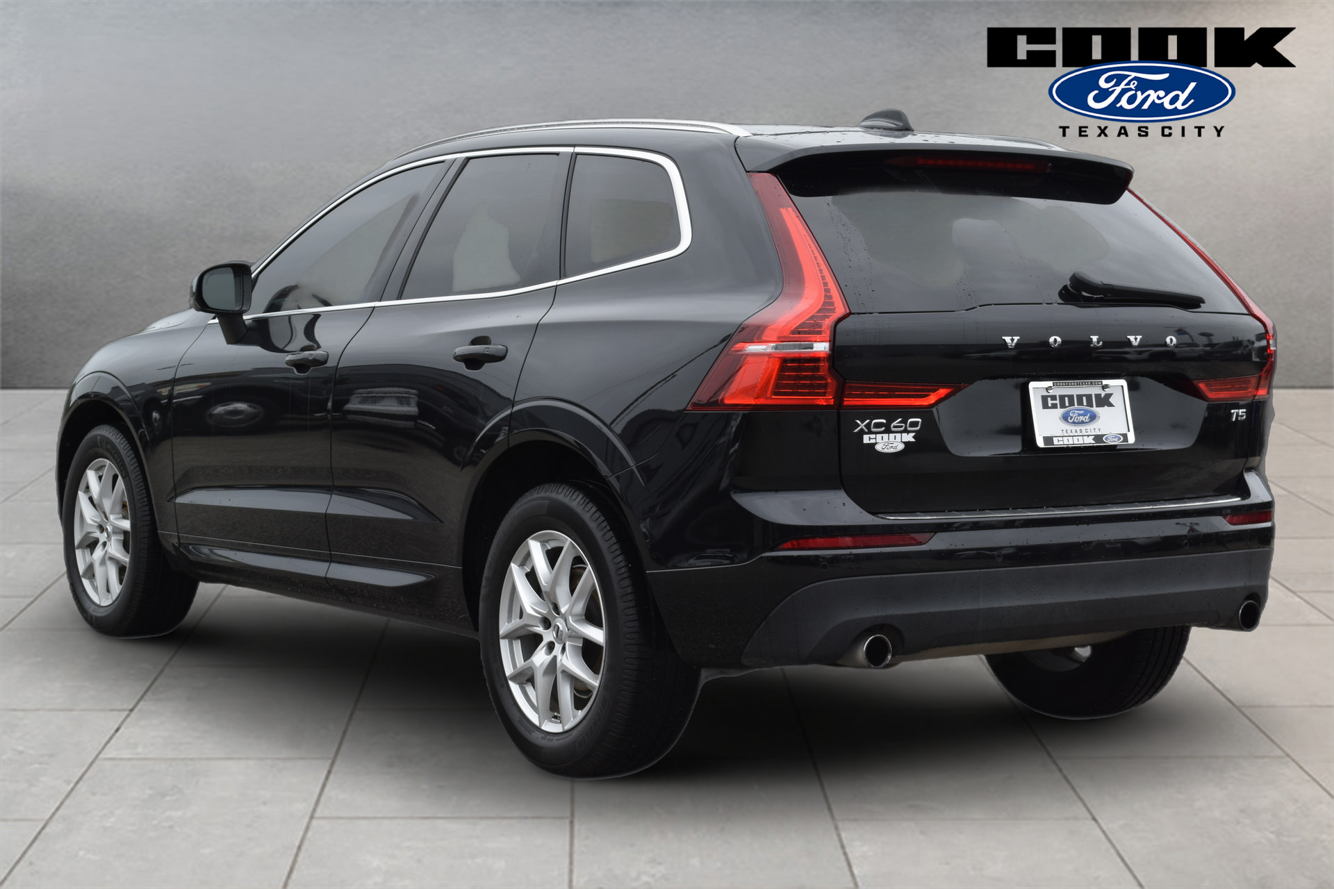 Used 2021 Volvo XC60 T5 Momentum w/ Premium Package FWD image 4