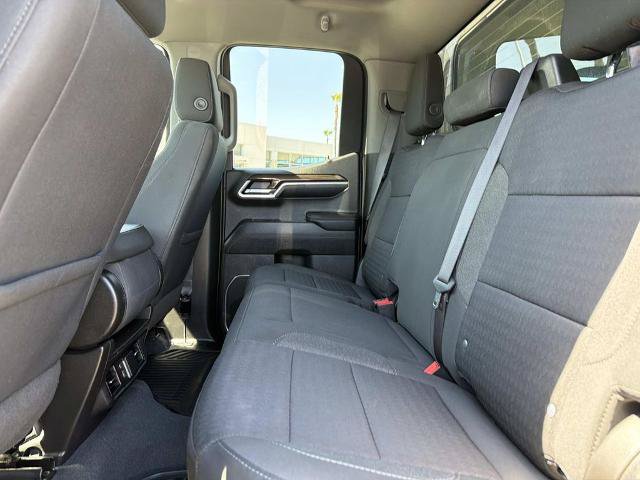 Used 2023 Chevrolet Silverado 1500 LT AWD/4WD image 18