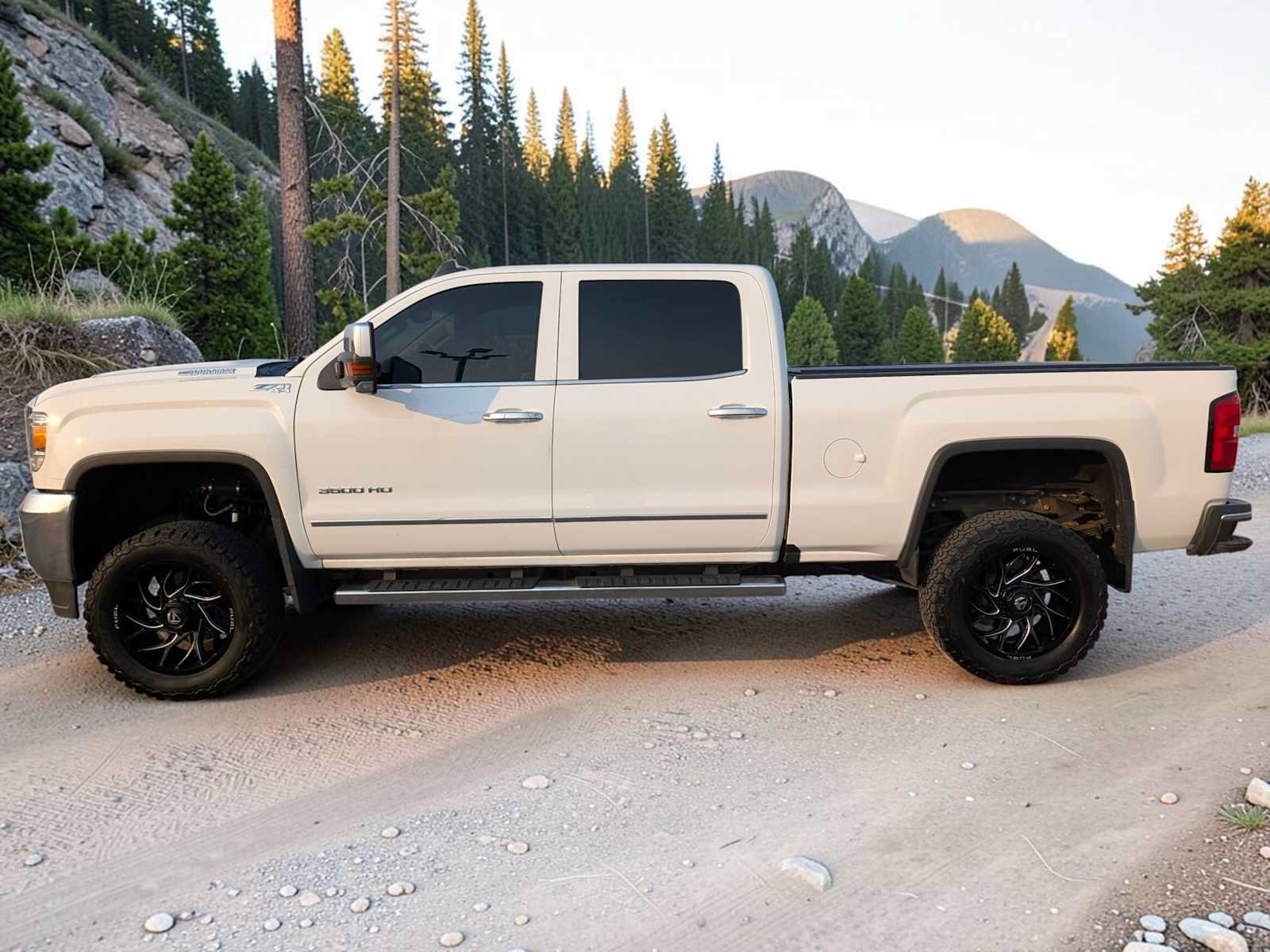 Used 2018 GMC Sierra 3500 SLT AWD/4WD image 3