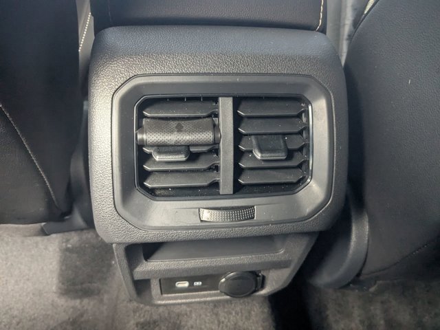 Used 2024 Volkswagen Tiguan SE R-Line image 32