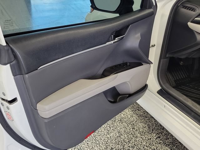Used 2022 Toyota Camry LE FWD image 6