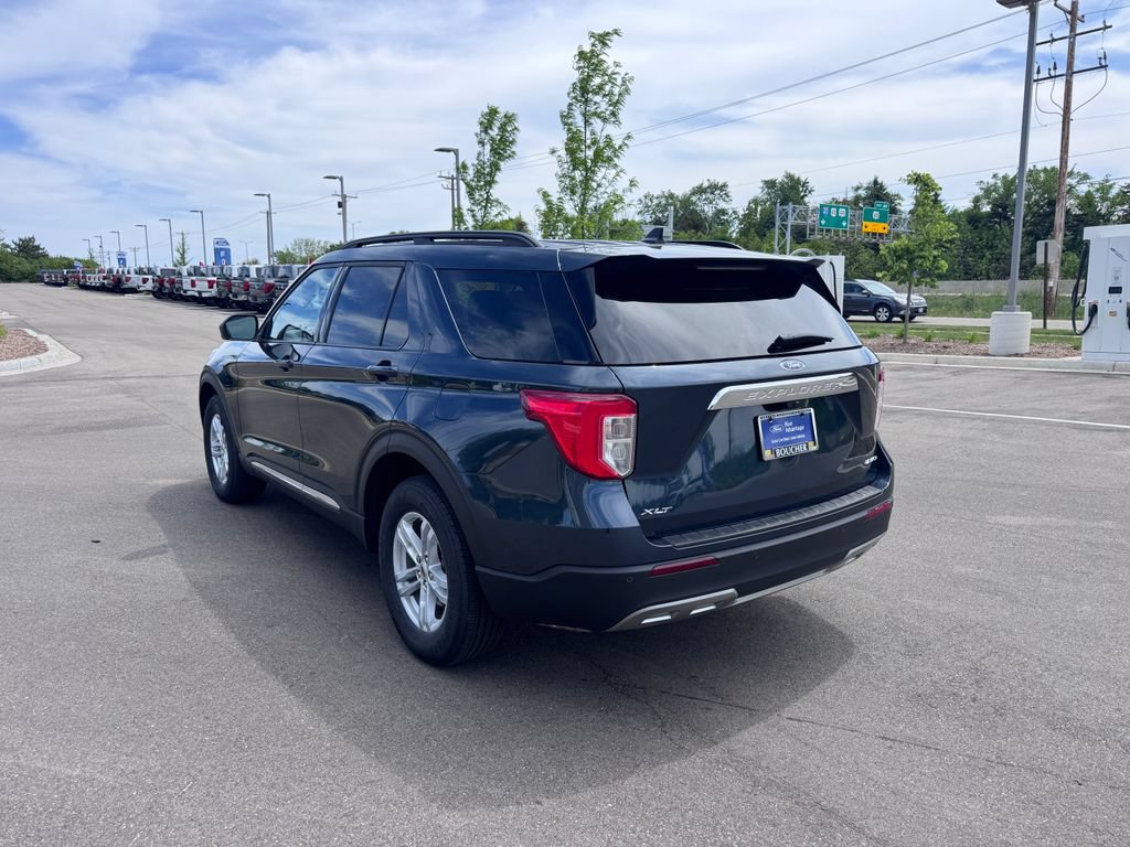 Certified 2024 Ford Explorer XLT w/ Equipment Group 202A AWD/4WD image 3