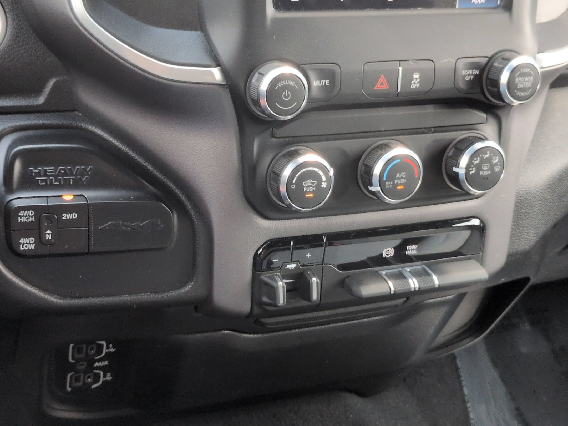 Used 2022 RAM 2500 Big Horn AWD/4WD image 25