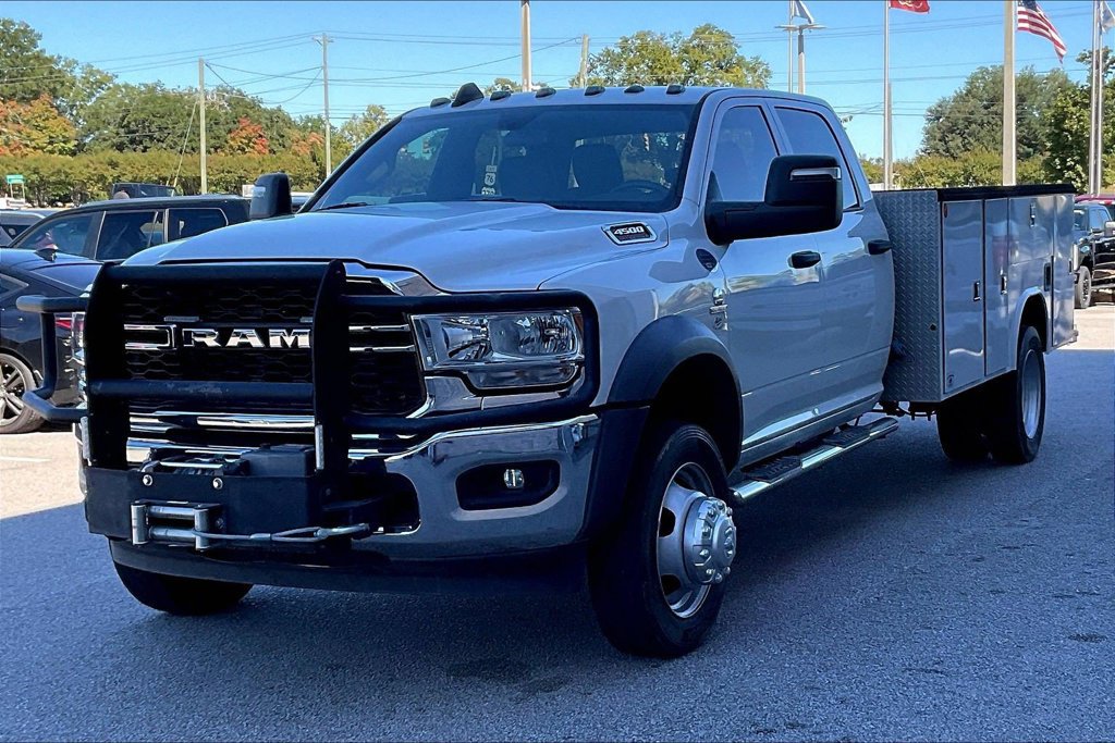 Used 2023 RAM 4500 Tradesman w/ Chrome Appearance Group RWD image 3