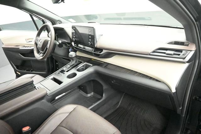 Used 2024 Toyota Sienna Platinum AWD/4WD image 28