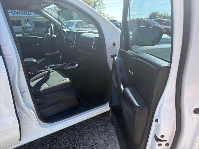 Used 2025 Nissan Frontier SV RWD image 38