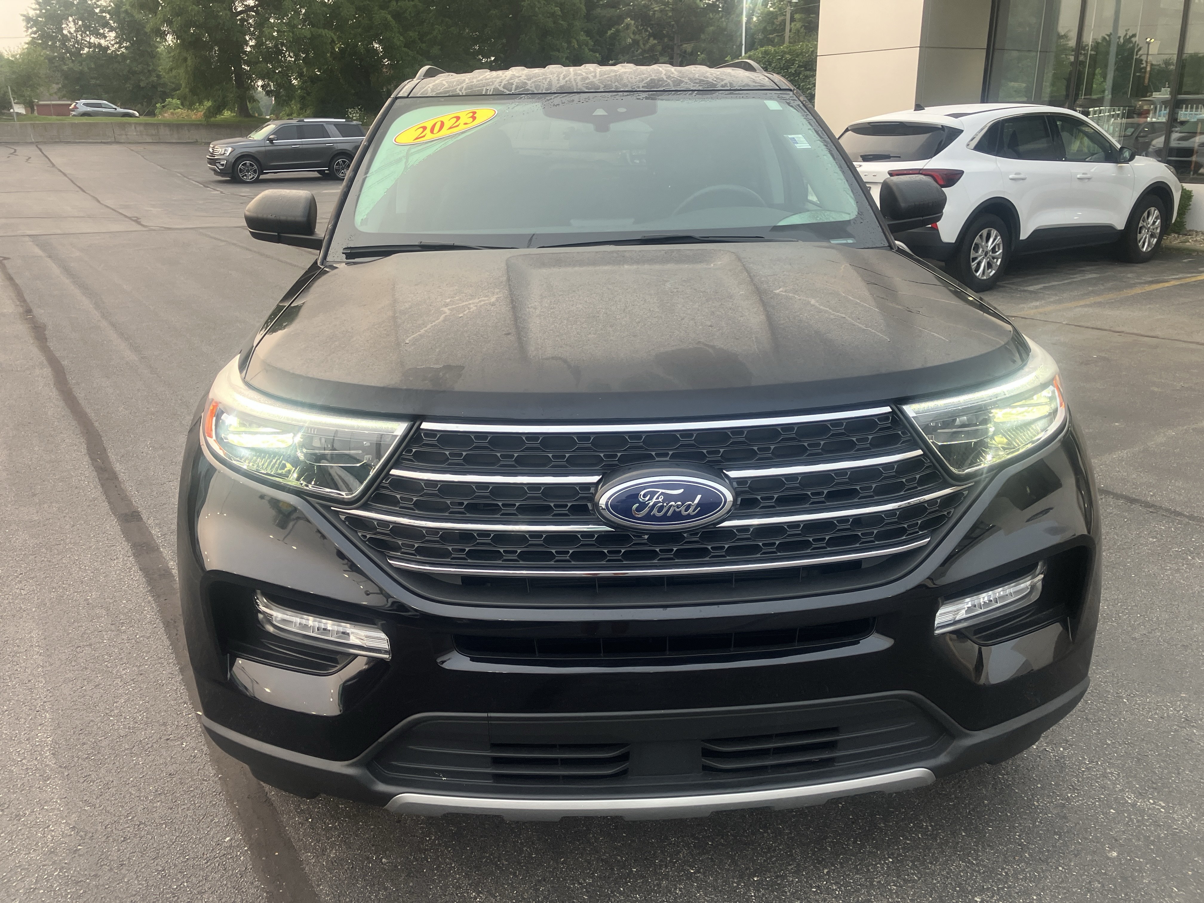 Certified 2023 Ford Explorer XLT w/ Equipment Group 202A AWD/4WD image 2