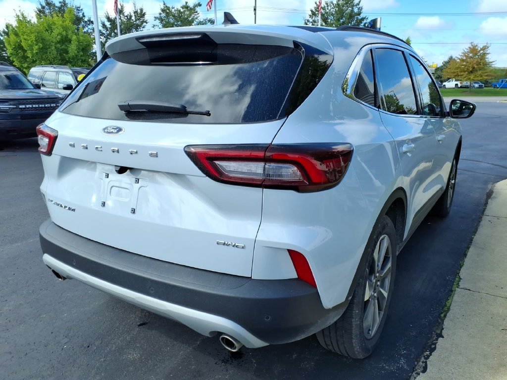 Certified 2025 Ford Escape Platinum AWD/4WD image 4
