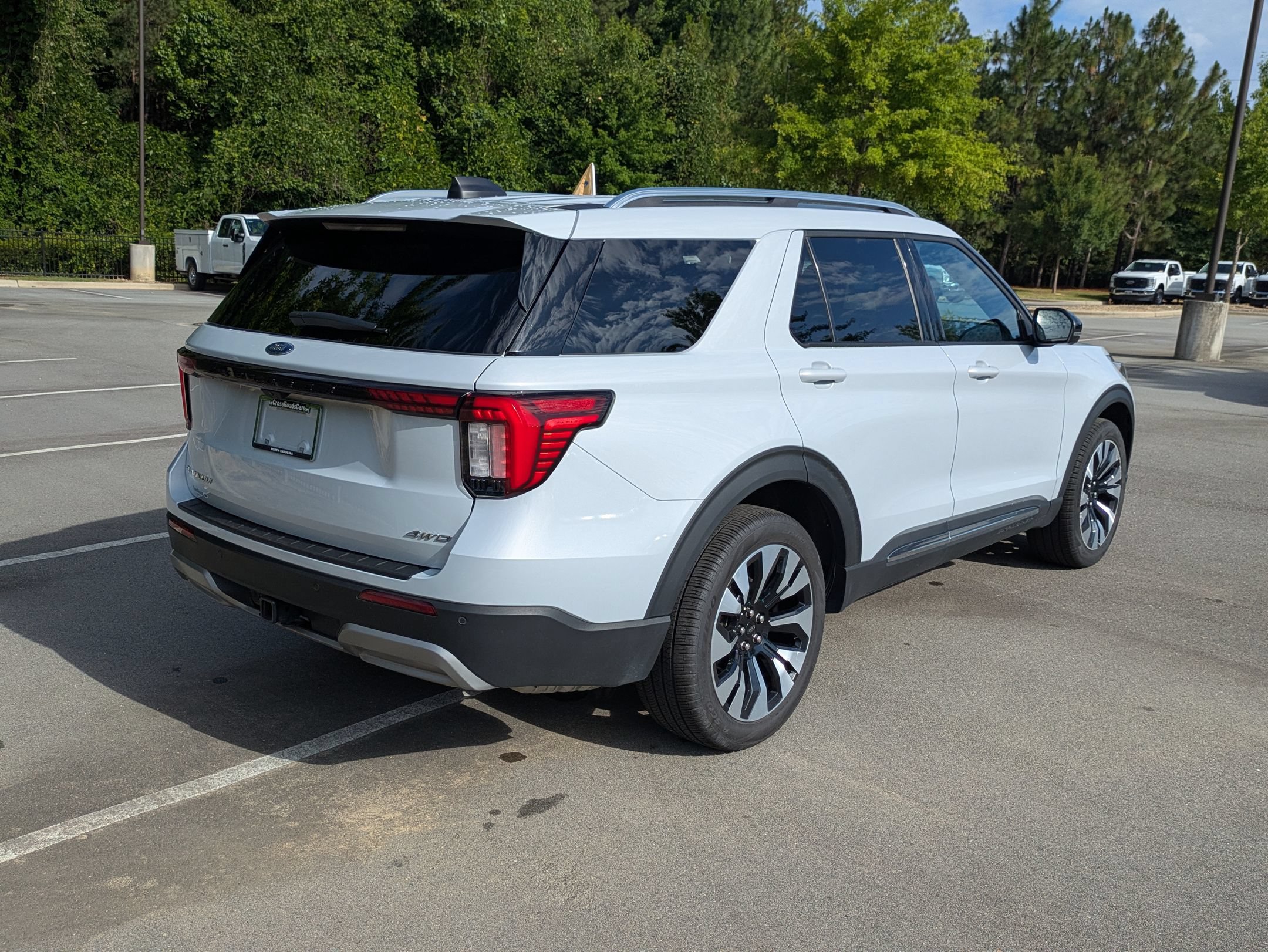 Certified 2025 Ford Explorer Platinum w/ LUX Leather Package AWD/4WD image 4
