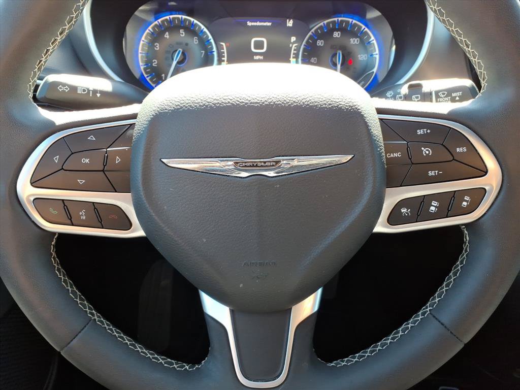 Used 2025 Chrysler Pacifica Select FWD image 13
