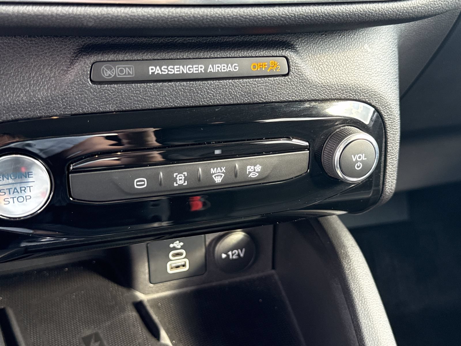 Certified 2025 Ford Escape Platinum FWD image 26
