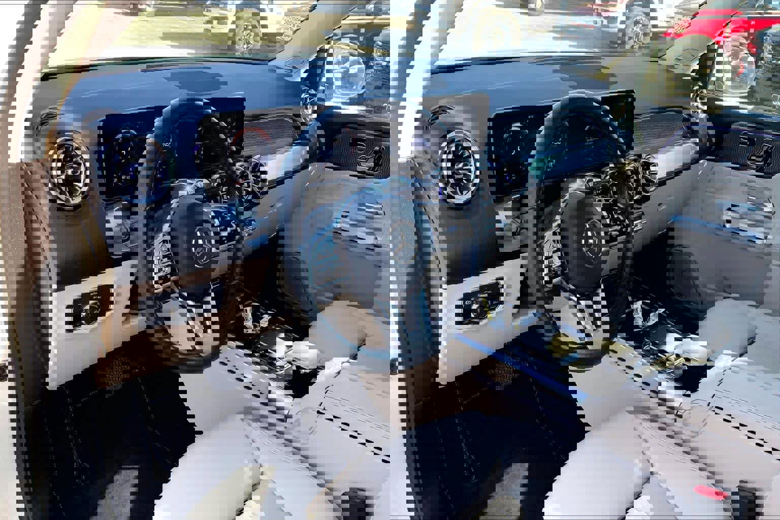 Used 2021 Mercedes-Benz GLB 250 w/ Premium Package image 16