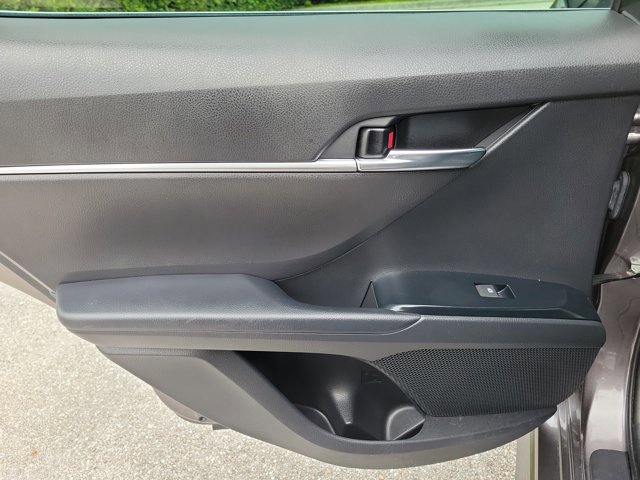 Used 2020 Toyota Camry SE FWD image 13