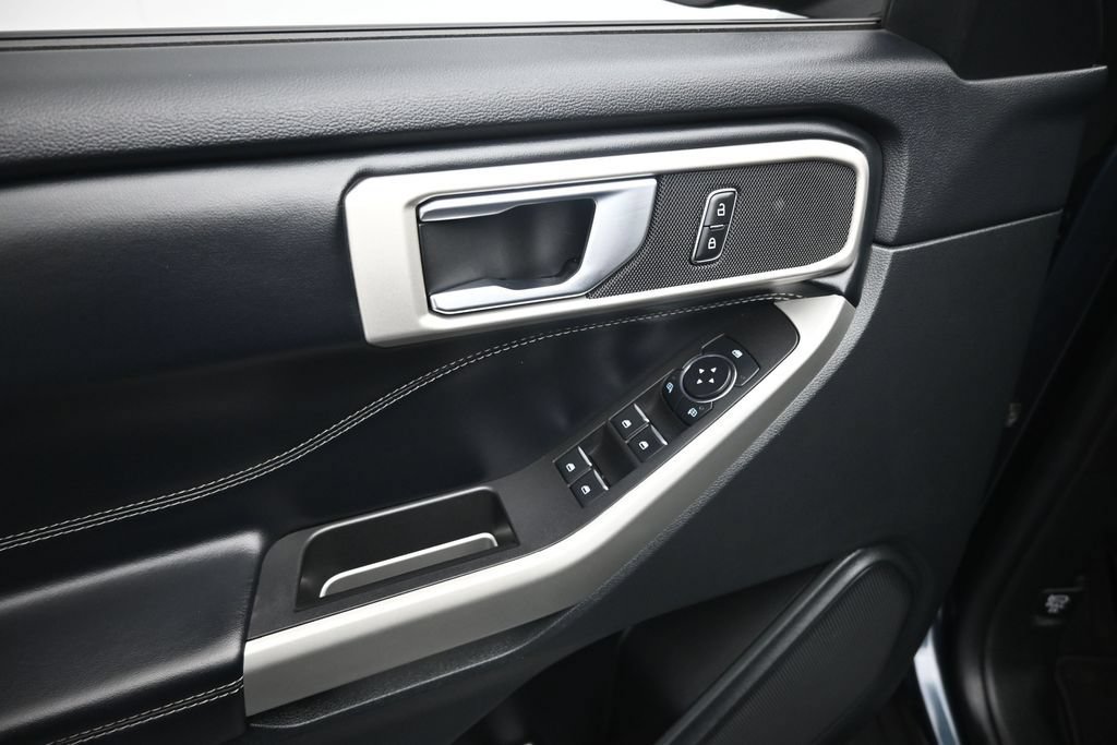 Certified 2023 Ford Explorer XLT RWD image 11