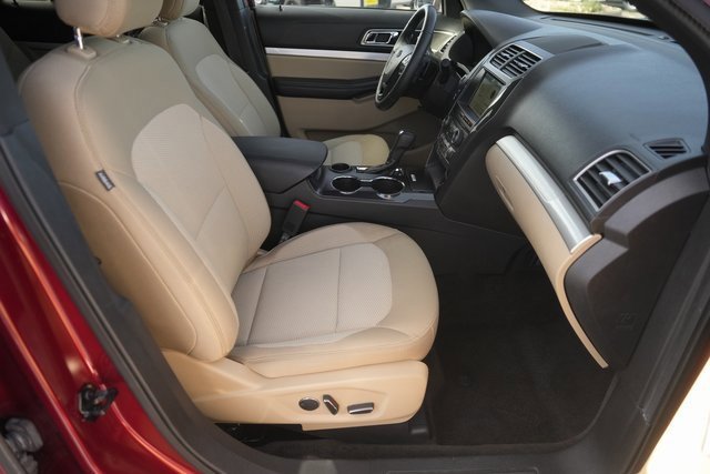 Certified 2017 Ford Explorer XLT w/ Equipment Group 201A image 21